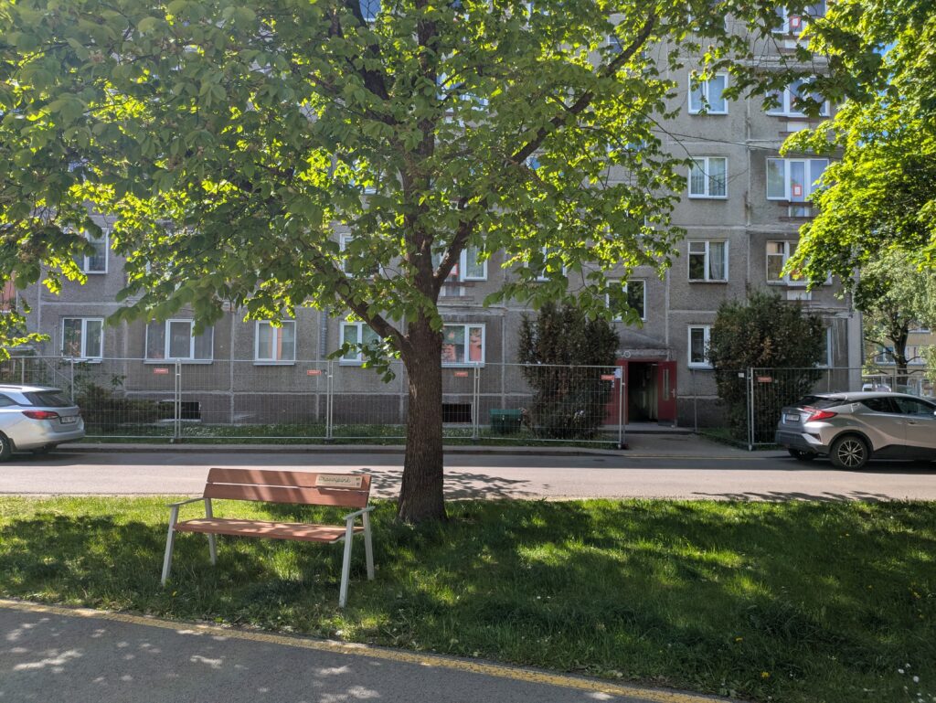 Proovipink kutsub Akadeemia tee koduhoovis peatuma